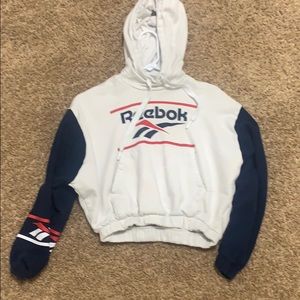 REEBOK CLASSICS ALL OVER VECTOR CROP HOODIE